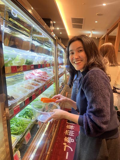 I am a professional female.I am available to ... Main Photo