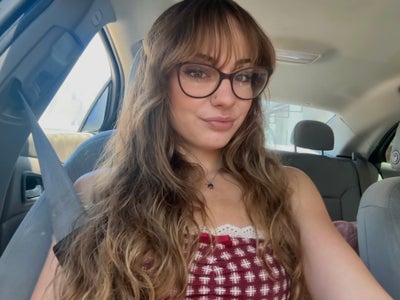 Hi! I’m Mackenzie, i’m 22 years old and f... Main Photo