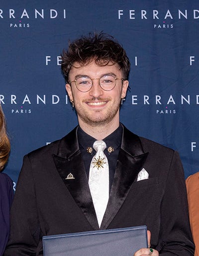 I am a pastry chef male aged 22. I am availab... Main Photo