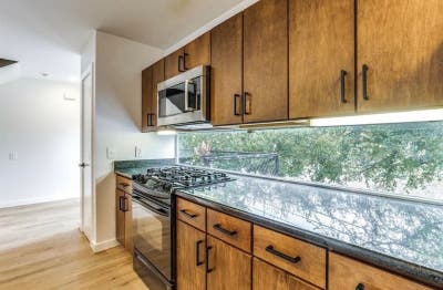 Private 1b/1b in Spacious East Dallas Townhouse Main Photo