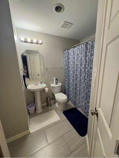 Modern, Spacious, Comfortable Short-Term Rooms Main Photo