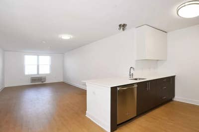 Female Roommate Wanted to Share Master Room Main Photo