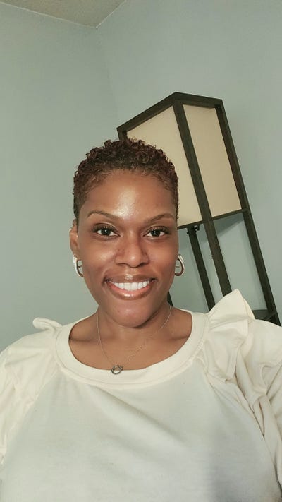 I am a professional female aged 44. I am look... Main Photo