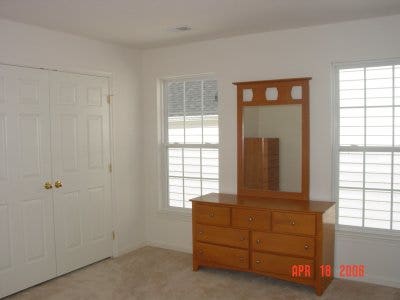 One Bedroom One Bath in house $850 all included Main Photo