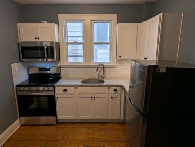 Looking for roommate for 6 months Main Photo