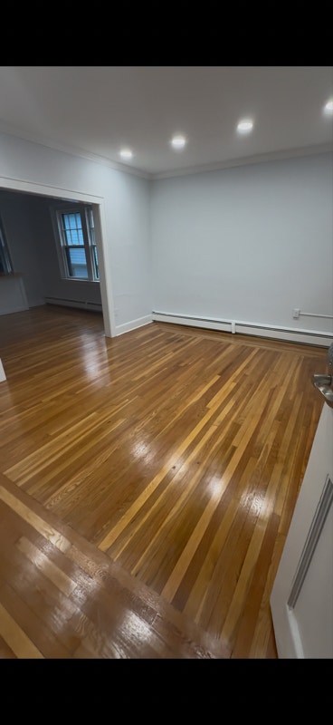 Beautiful second floor unitlooking out to Orange S Main Photo