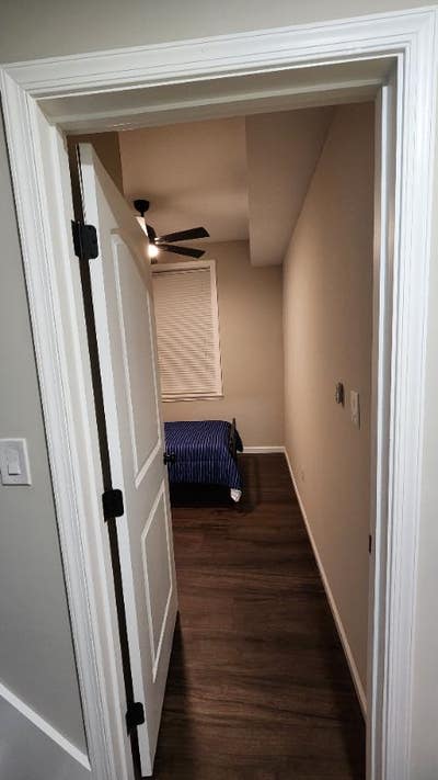 Charming 1BR Townhouse with Modern Amenities in B Main Photo