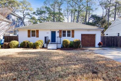 Single_level living with spacious living_dining ar Main Photo