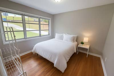 Sylvan Hills Home, a 5 minute walk to transit stop Main Photo