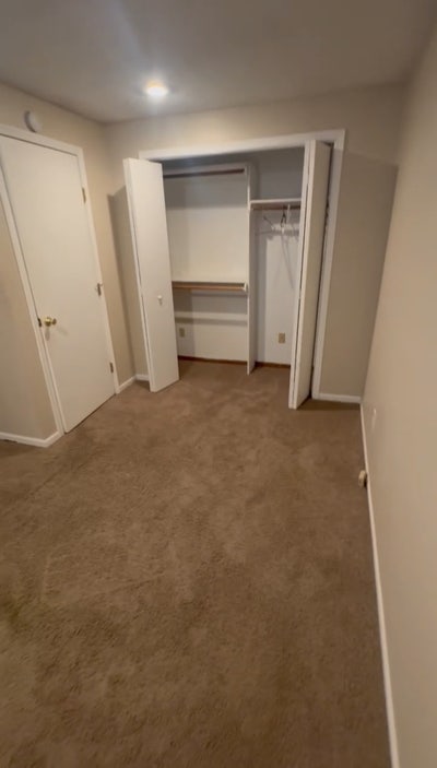 Room available with bathroom  Main Photo