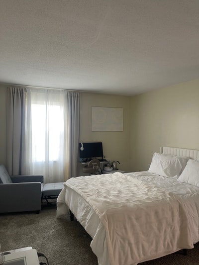 Large Private Room & Bathroom- Raynham Main Photo