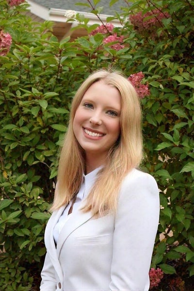 Hi there! My name is Sophia, and I’m a 20-y... Main Photo