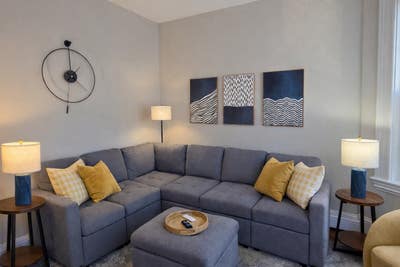 Fully Furnished Rooms for Rent – Steps to Red Line Main Photo