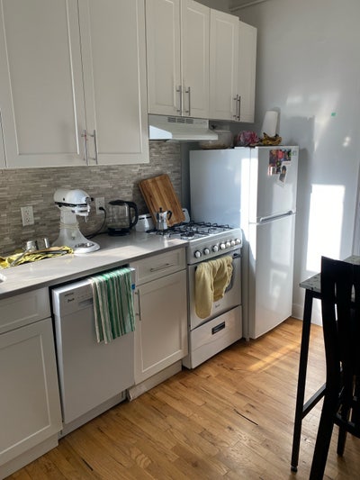 Lovely Bedroom in Upper East Side Main Photo