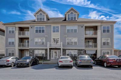 $1100 Female Only- Room for Rent in Christian Home Main Photo