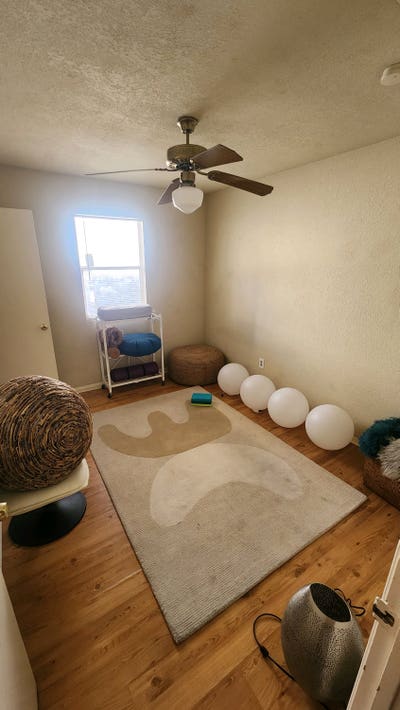 Cozy East Side Cottage Main Photo