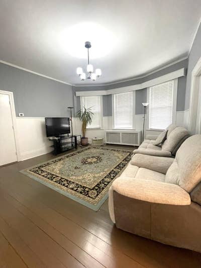 1 room available in a 2 bd/1 ba in Oaksquare Main Photo