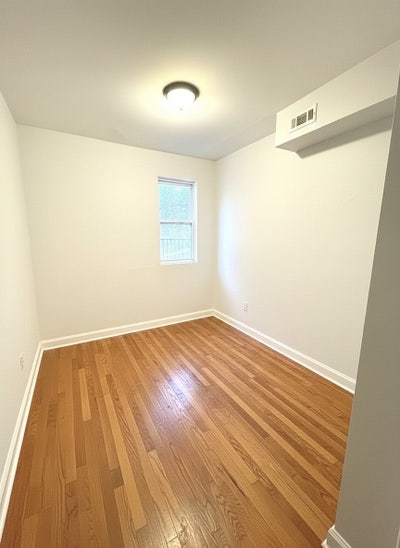 Two queen size rooms available ASAP! Main Photo