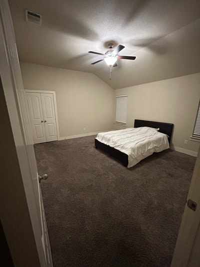 Master BR with private bathroom and walk in closet Main Photo