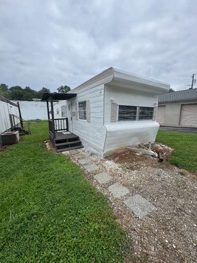 Charming 1BRBA Single_Family Home with Modern Amen Main Photo