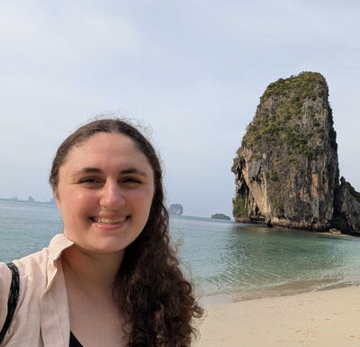 Professional female, aged 27. Looking for a ... Main Photo