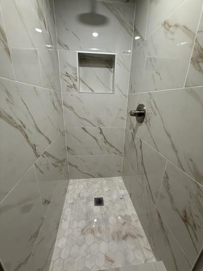 Renting Large Bedroom w/ living room & bathroom Main Photo