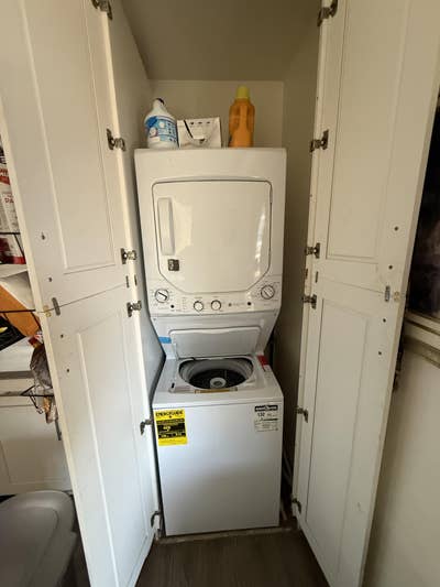 Beautiful Room in North Redondo Main Photo