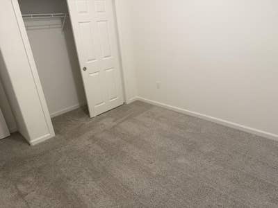 Room for rent-all electric home Main Photo