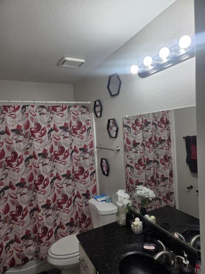 Spacious room for rent Main Photo