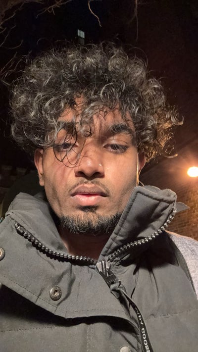I am a male student aged 21. I am available t... Main Photo