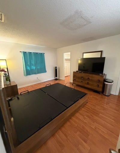 Master's Bedroom Private bath/entrance Main Photo