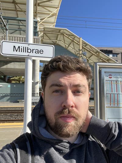 Professional Male seeks a small or large room Main Photo