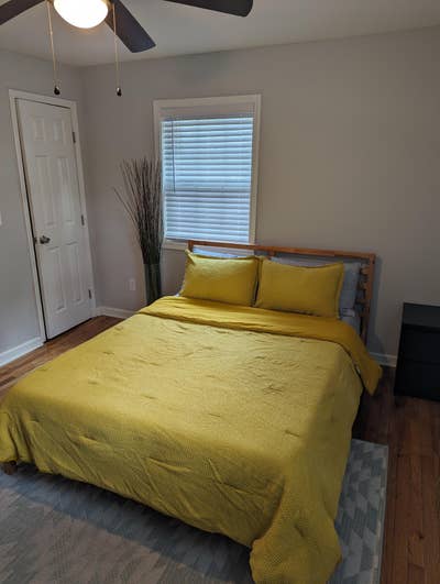 Room in West Midtown Main Photo