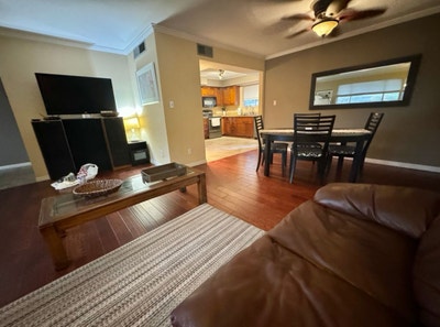 Temp/ASU room in large house Main Photo