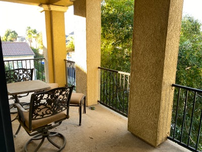 Large 4000 ft home , three large living rooms  Main Photo