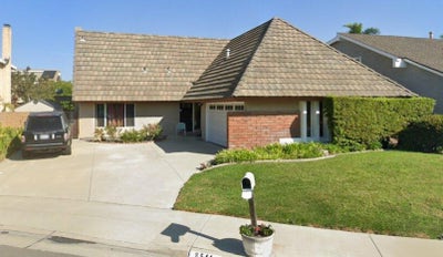 Nice size room in Huntington Beach home Main Photo