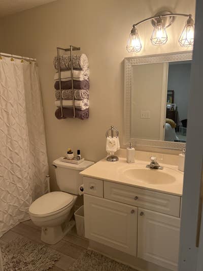 Room with on suite  Main Photo