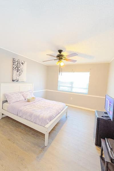 The Palms Room Rental Main Photo