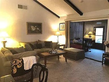 Room for rent in nice condo Main Photo