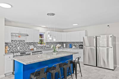 ️ SolarPowered Park View Home: Modern Rooms & 12 M Main Photo