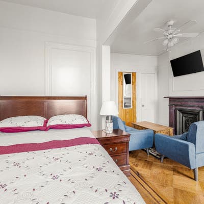 Bedroom with Private Living Room in Central Brookl Main Photo