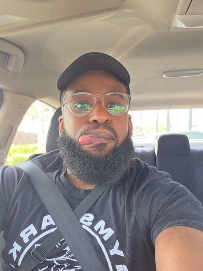 Professional Male seeks a small or large room Main Photo