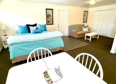 950 Sq Ft Private Walk-Out Unit | Separate Entranc Main Photo