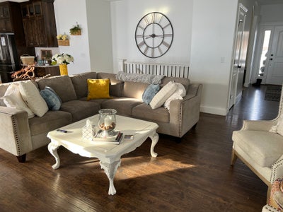 Female Seeking 2 Professional Female Roommates Main Photo