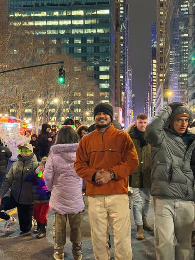 I am a male student aged 25. I am available t... Main Photo