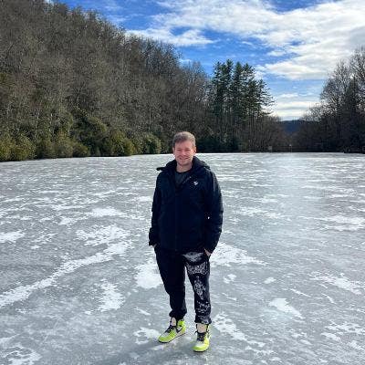 Professional Male seeks a small or large room Main Photo