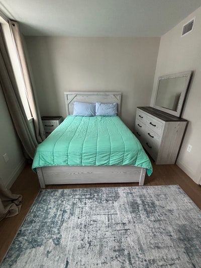 Luxury Furnished room and bathroom  Main Photo