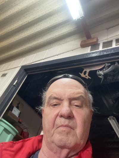 69 year old Male seeks a large room Main Photo