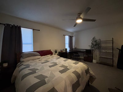  room with private bathroom  Main Photo