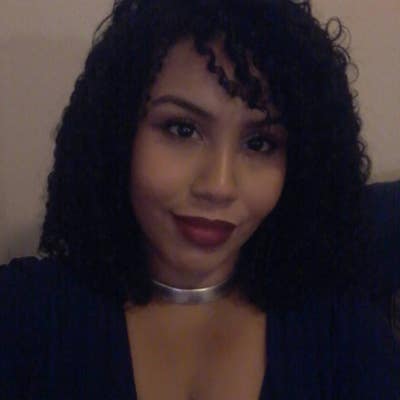 Professional Female seeks a large room Main Photo